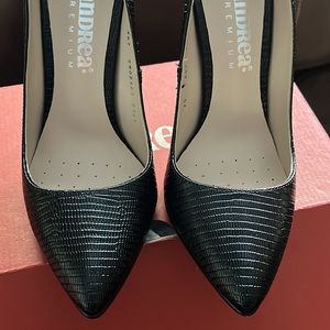 Nice shoes color black size 8 brand Andrea
